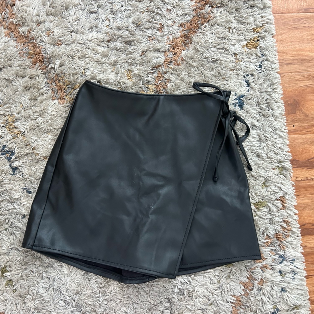 NWT abercrombie Faux Leather Wrap Skort